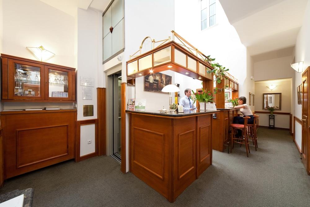 Boutique Hotel 16 Praha Bagian luar foto