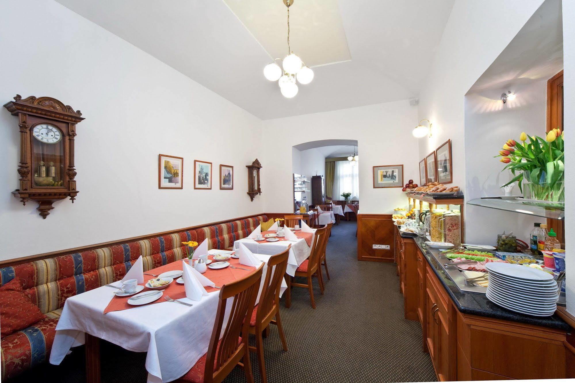 Boutique Hotel 16 Praha Bagian luar foto