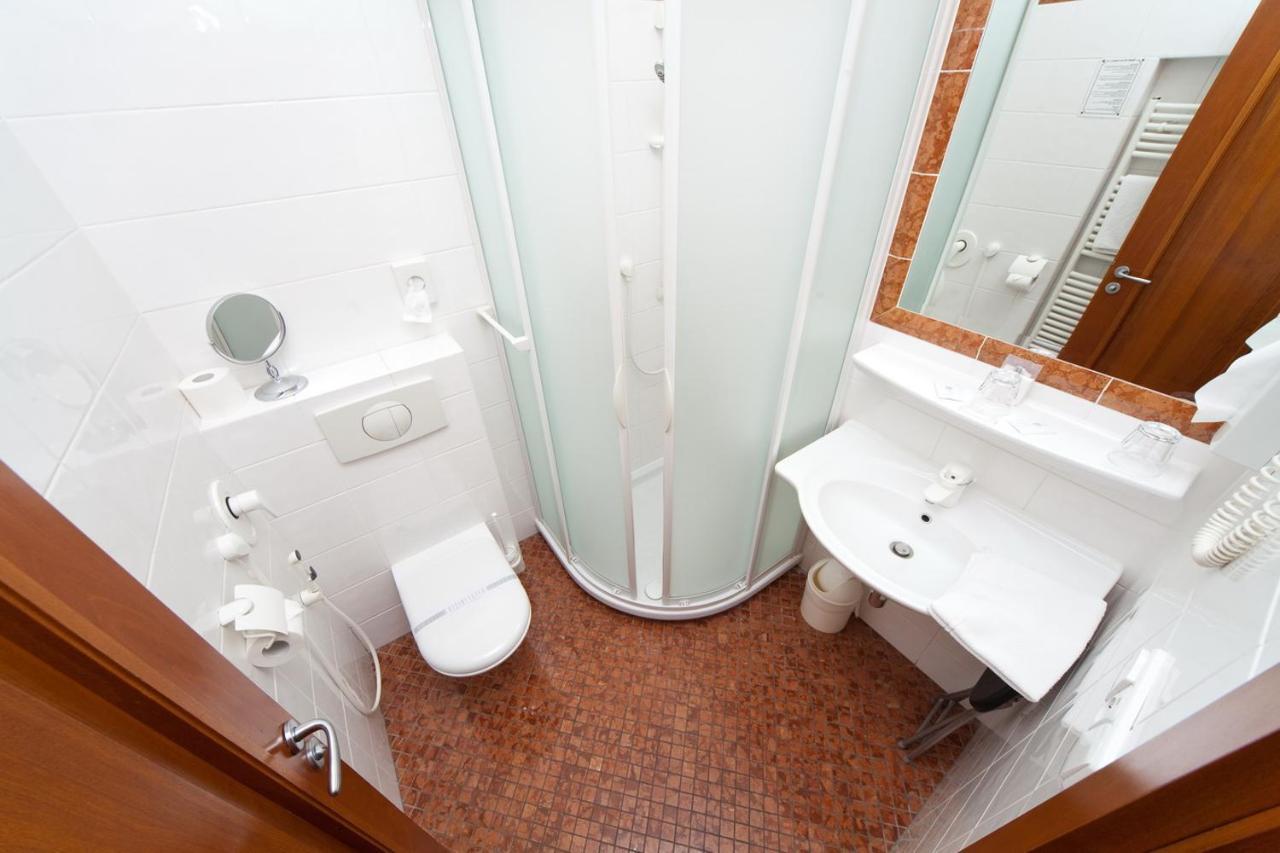 Boutique Hotel 16 Praha Bagian luar foto